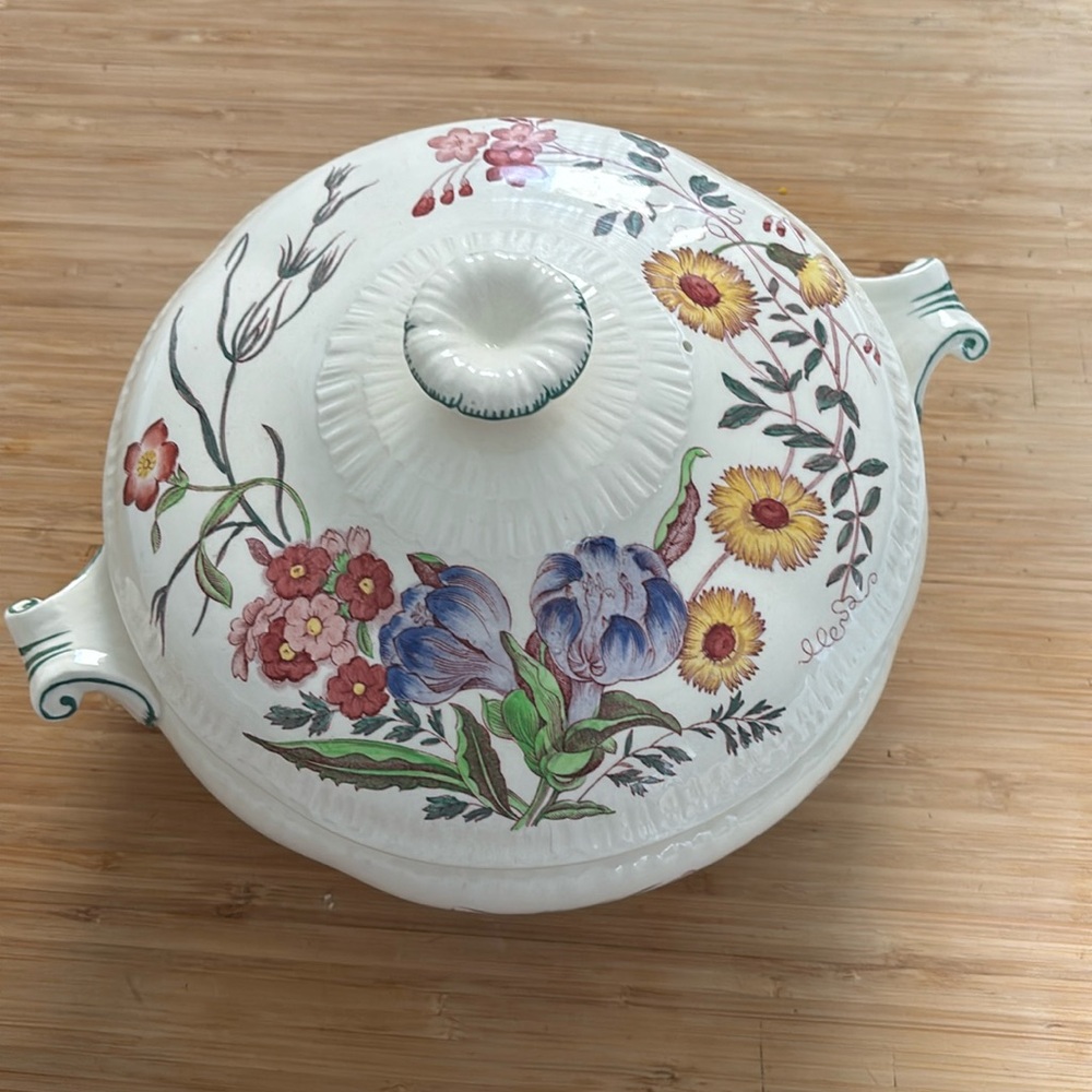 Wedgwood Floral Lidded Dish - Cream with Multicolor Design